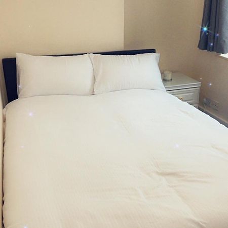 Stay With Chris Woking Buitenkant foto